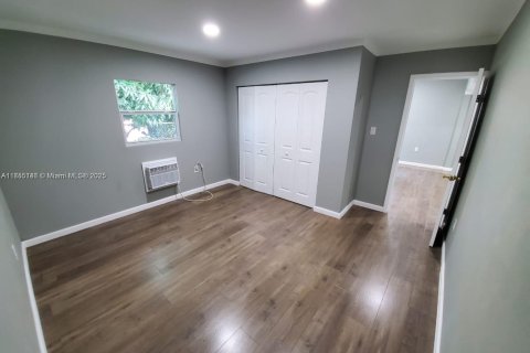 Propiedad comercial en venta en Miami, Florida, 140.47 m2 № 1988445 - foto 6