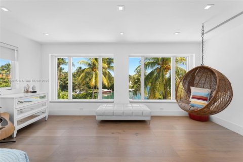 House in Key Biscayne, Florida 5 bedrooms, 551.84 sq.m. № 1811656 - photo 30