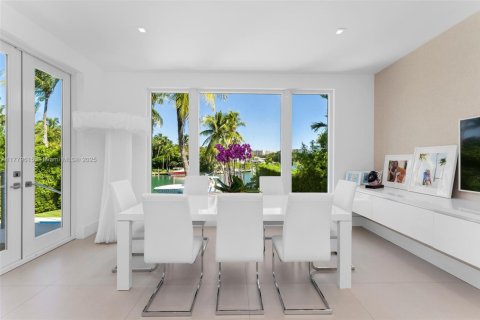 House in Key Biscayne, Florida 5 bedrooms, 551.84 sq.m. № 1811656 - photo 15