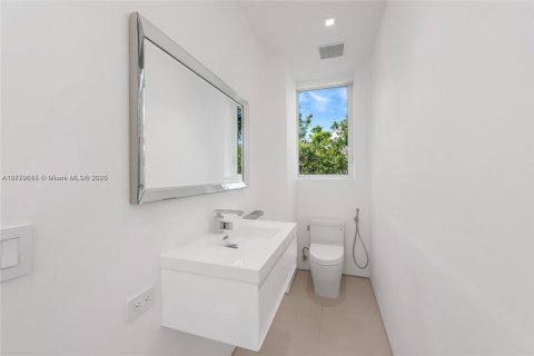 House in Key Biscayne, Florida 5 bedrooms, 551.84 sq.m. № 1811656 - photo 19