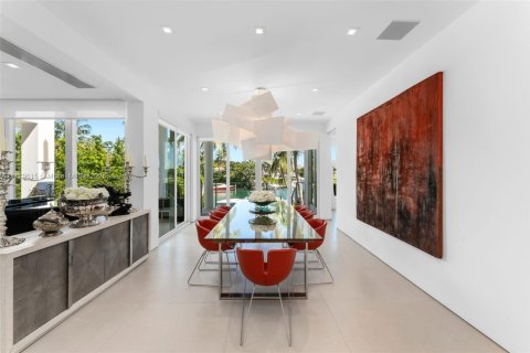 House in Key Biscayne, Florida 5 bedrooms, 551.84 sq.m. № 1811656 - photo 11