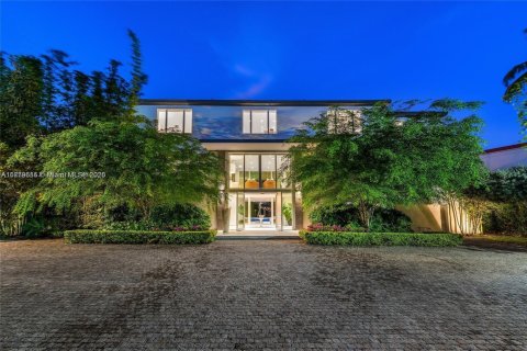 House in Key Biscayne, Florida 5 bedrooms, 551.84 sq.m. № 1811656 - photo 1