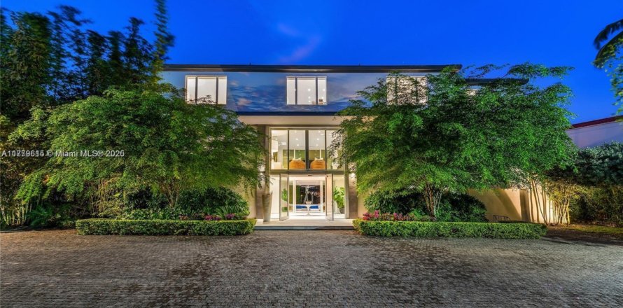 House in Key Biscayne, Florida 5 bedrooms, 551.84 sq.m. № 1811656