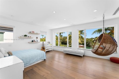 House in Key Biscayne, Florida 5 bedrooms, 551.84 sq.m. № 1811656 - photo 29