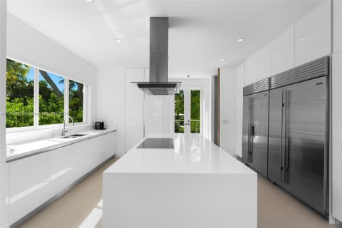 House in Key Biscayne, Florida 5 bedrooms, 551.84 sq.m. № 1811656 - photo 13