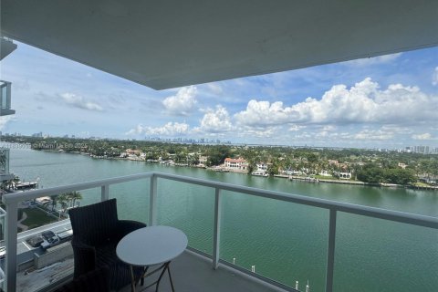 Снять в аренду квартиру в Майами-Бич, Флорида 2 спальни, 140.75м2, № 1847701 - фото 2