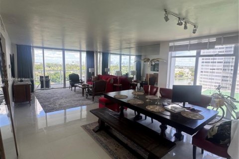 Снять в аренду квартиру в Майами-Бич, Флорида 2 спальни, 140.75м2, № 1847701 - фото 1