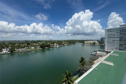 Снять в аренду квартиру в Майами-Бич, Флорида 2 спальни, 140.75м2, № 1847701 - фото 7