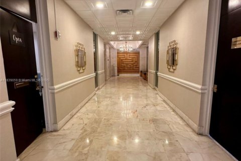 Снять в аренду квартиру в Майами-Бич, Флорида 2 спальни, 140.75м2, № 1847701 - фото 19