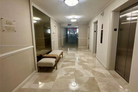 Снять в аренду квартиру в Майами-Бич, Флорида 2 спальни, 140.75м2, № 1847701 - фото 22