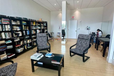 Снять в аренду квартиру в Майами-Бич, Флорида 2 спальни, 140.75м2, № 1847701 - фото 20