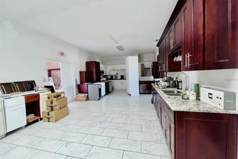 Commercial property in Bradenton, Florida 1347.08 sq.m. № 2098022 - photo 8