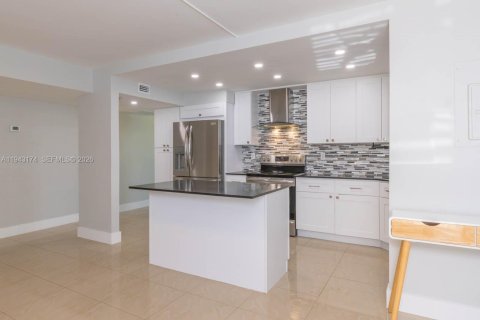 Снять в аренду кондоминиум в Авентура, Флорида 3 спальни, 128.21м2, № 2005359 - фото 6