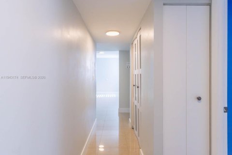 Снять в аренду кондоминиум в Авентура, Флорида 3 спальни, 128.21м2, № 2005359 - фото 9