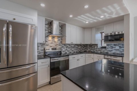 Снять в аренду кондоминиум в Авентура, Флорида 3 спальни, 128.21м2, № 2005359 - фото 4