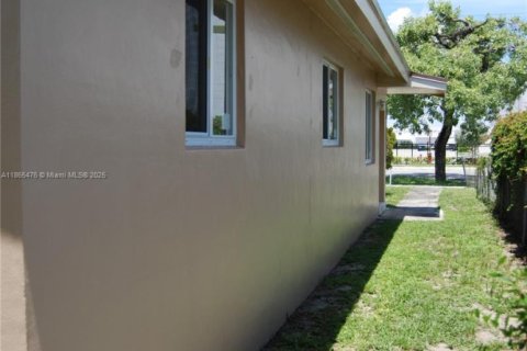 Villa ou maison à vendre à Miami, Floride: 3 chambres, 96.62 m2 № 1979208 - photo 5