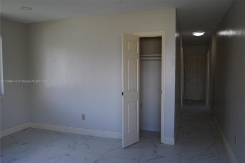 Villa ou maison à vendre à Miami, Floride: 3 chambres, 96.62 m2 № 1979208 - photo 21