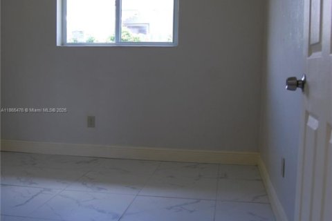 Villa ou maison à vendre à Miami, Floride: 3 chambres, 96.62 m2 № 1979208 - photo 24