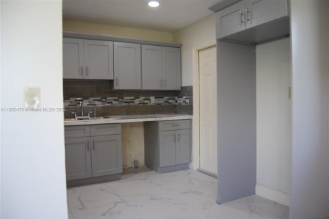 Villa ou maison à vendre à Miami, Floride: 3 chambres, 96.62 m2 № 1979208 - photo 16