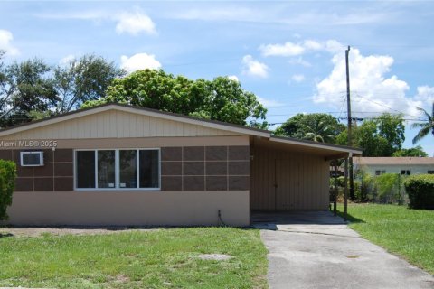 Villa ou maison à vendre à Miami, Floride: 3 chambres, 96.62 m2 № 1979208 - photo 1
