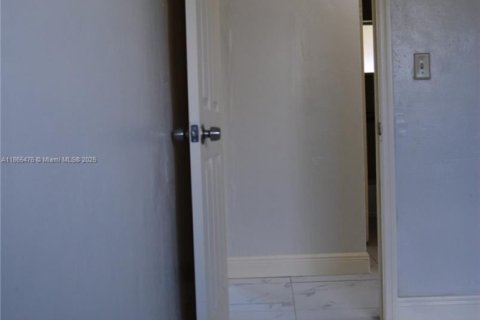 Villa ou maison à vendre à Miami, Floride: 3 chambres, 96.62 m2 № 1979208 - photo 28