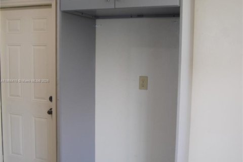 Villa ou maison à vendre à Miami, Floride: 3 chambres, 96.62 m2 № 1979208 - photo 19