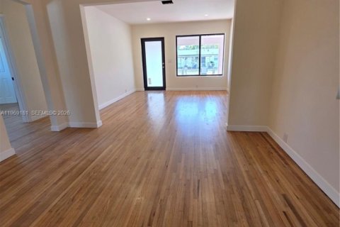 Casa en venta en Hialeah, Florida, 3 dormitorios, 93.09 m2 № 2031221 - foto 3