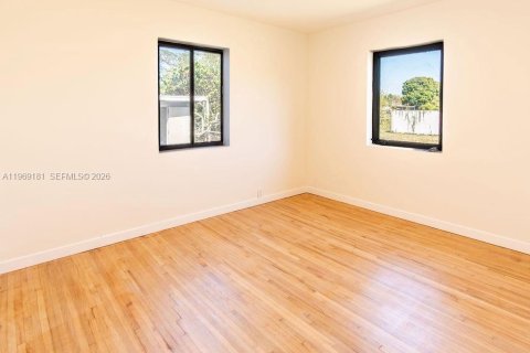 Casa en venta en Hialeah, Florida, 3 dormitorios, 93.09 m2 № 2031221 - foto 23