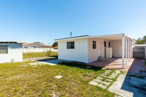 Casa en venta en Hialeah, Florida, 3 dormitorios, 93.09 m2 № 2031221 - foto 30