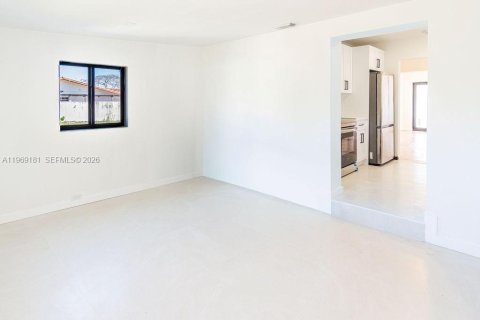Casa en venta en Hialeah, Florida, 3 dormitorios, 93.09 m2 № 2031221 - foto 14