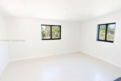 Casa en venta en Hialeah, Florida, 3 dormitorios, 93.09 m2 № 2031221 - foto 12