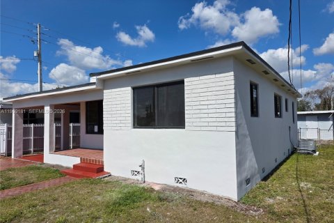 Casa en venta en Hialeah, Florida, 3 dormitorios, 93.09 m2 № 2031221 - foto 8