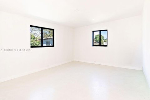 Casa en venta en Hialeah, Florida, 3 dormitorios, 93.09 m2 № 2031221 - foto 13