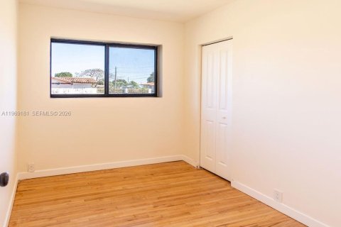 Casa en venta en Hialeah, Florida, 3 dormitorios, 93.09 m2 № 2031221 - foto 17
