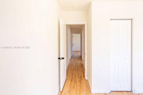 Casa en venta en Hialeah, Florida, 3 dormitorios, 93.09 m2 № 2031221 - foto 20