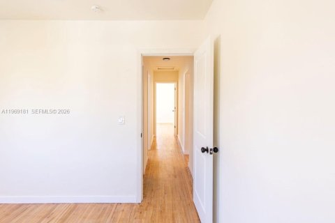 Casa en venta en Hialeah, Florida, 3 dormitorios, 93.09 m2 № 2031221 - foto 25