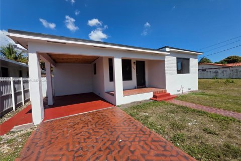 Casa en Hialeah, Florida 3 dormitorios, 93.09 m2 № 2031221