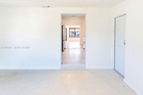 Casa en venta en Hialeah, Florida, 3 dormitorios, 93.09 m2 № 2031221 - foto 15