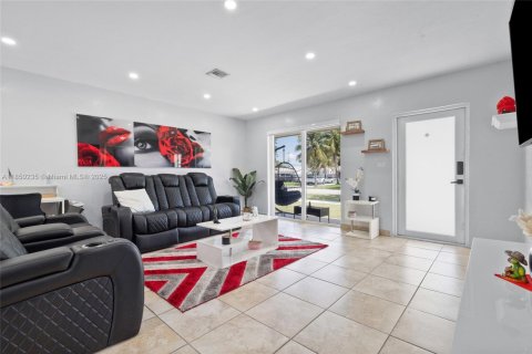 House in Cutler Bay, Florida 3 bedrooms, 118.91 sq.m. № 1857220 - photo 7