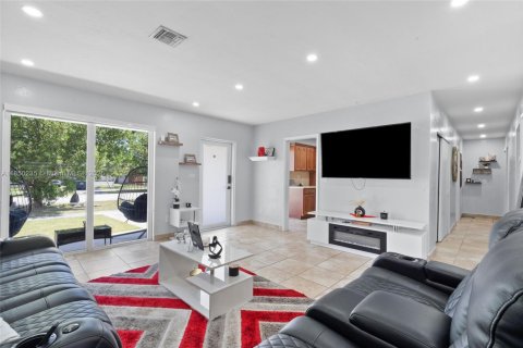 House in Cutler Bay, Florida 3 bedrooms, 118.91 sq.m. № 1857220 - photo 8