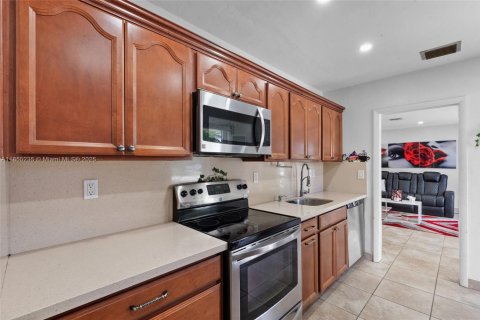 House in Cutler Bay, Florida 3 bedrooms, 118.91 sq.m. № 1857220 - photo 15