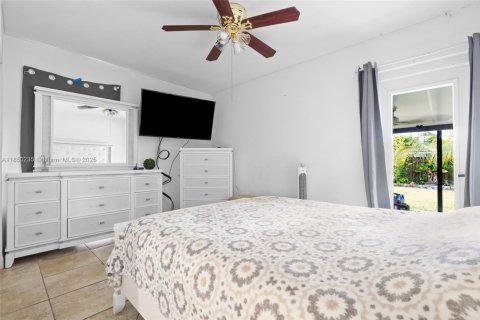 House in Cutler Bay, Florida 3 bedrooms, 118.91 sq.m. № 1857220 - photo 19