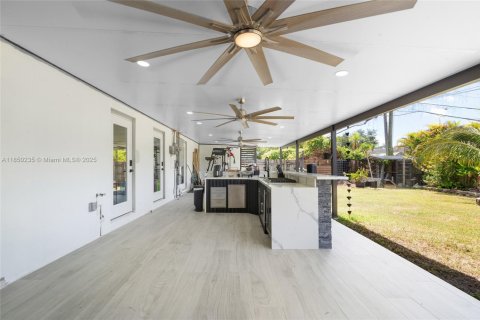House in Cutler Bay, Florida 3 bedrooms, 118.91 sq.m. № 1857220 - photo 28