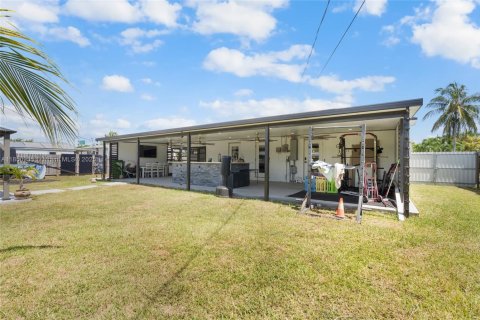 House in Cutler Bay, Florida 3 bedrooms, 118.91 sq.m. № 1857220 - photo 29