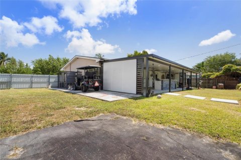 House in Cutler Bay, Florida 3 bedrooms, 118.91 sq.m. № 1857220 - photo 30