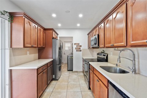 House in Cutler Bay, Florida 3 bedrooms, 118.91 sq.m. № 1857220 - photo 13