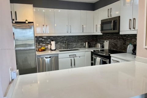 Condo in Aventura, Florida, 2 bedrooms  № 1890975 - photo 11