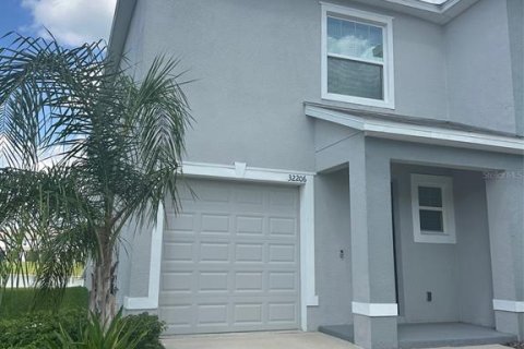 Touwnhouse à vendre à Wesley Chapel, Floride: 3 chambres, 163.32 m2 № 2221650 - photo 2