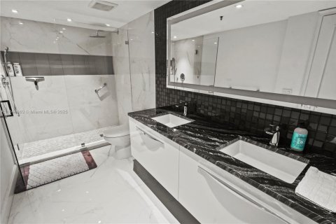 Снять в аренду кондоминиум в Серфсайд, Флорида 1 спальня, 111.48м2, № 2034987 - фото 7