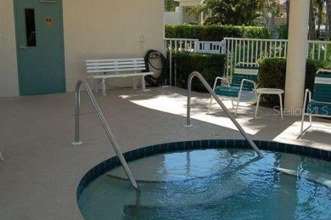 Condominio en alquiler en Sarasota, Florida, 2 dormitorios, 99.22 m2 № 1217730 - foto 11